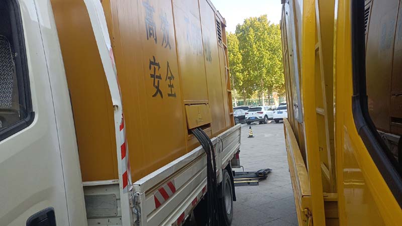 向阳如何判断柴油发电机组和UPS电源的切换时间是否符合要求？