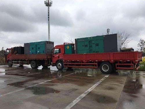 向阳涂抹密封胶后，需要等待多长时间才能安装水冷式机油散热器密封件？